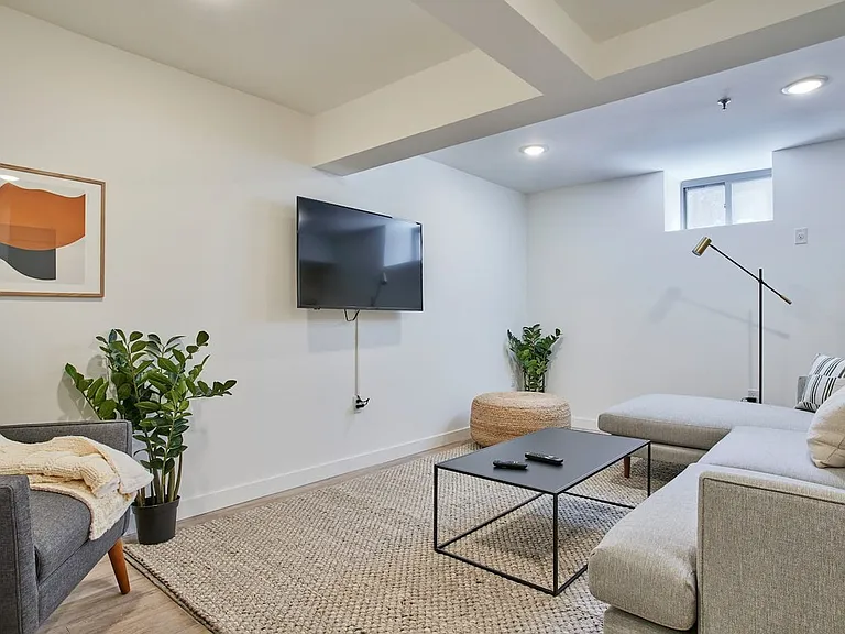 424 W 47th St #3 — Photo 7