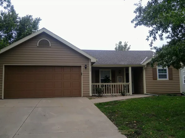2104 E 26th Ter, Lawrence, KS 66046