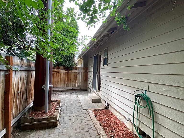 905 SE Stratford Ct — Photo 27