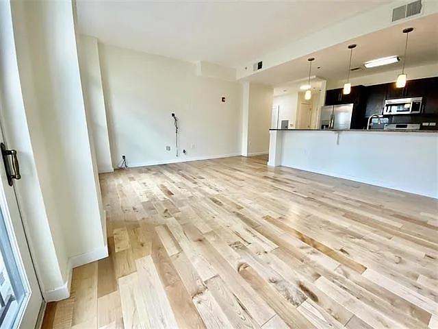 2 bed, 2.0 bath, 1190 sqft, $4,950 — Photo 4