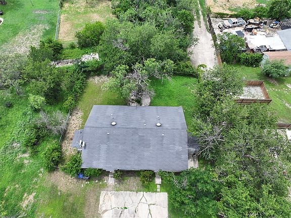 4th image of 427-429 Zachry Dr