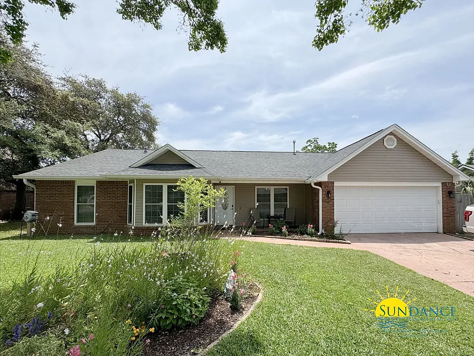 109 Long Pointe Dr