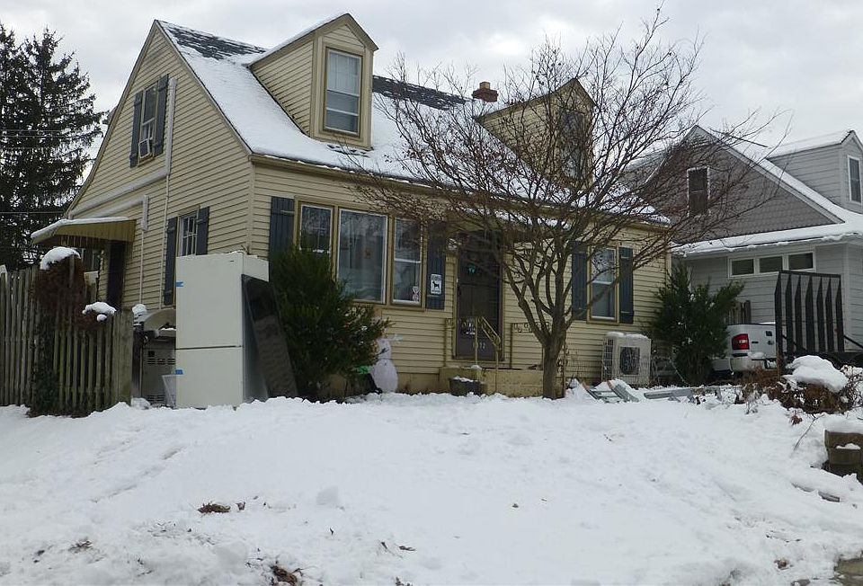 1st image of 1072 N Warren St