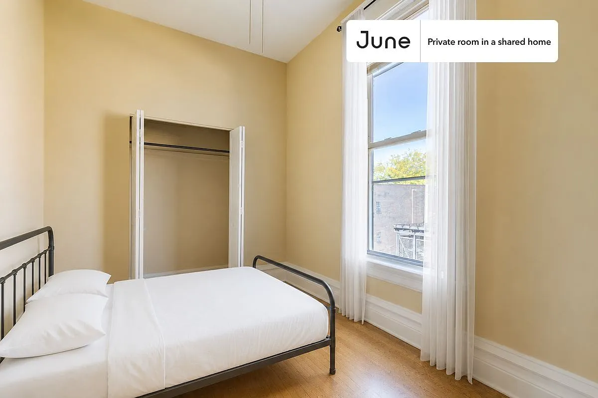 Full bedroom in 4 bed/2 bath home in Wicker Park #1534 A — Photo 1