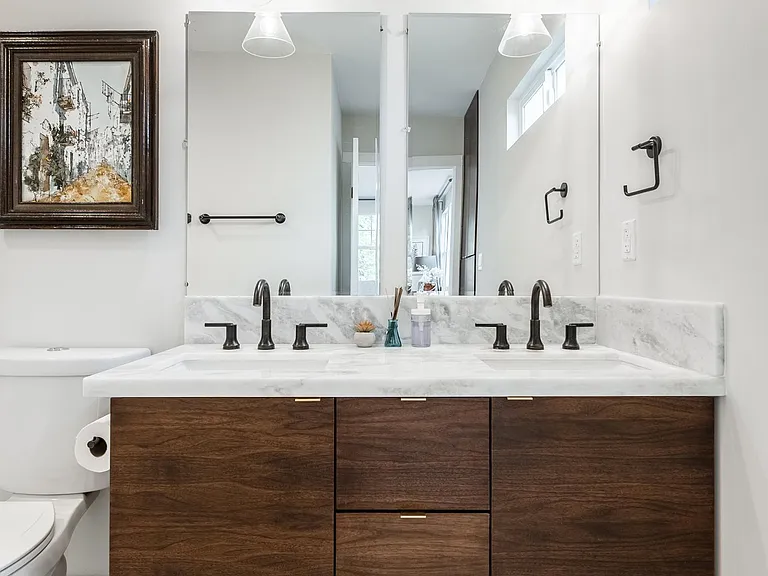 4039 Clayton Ave — Photo 15