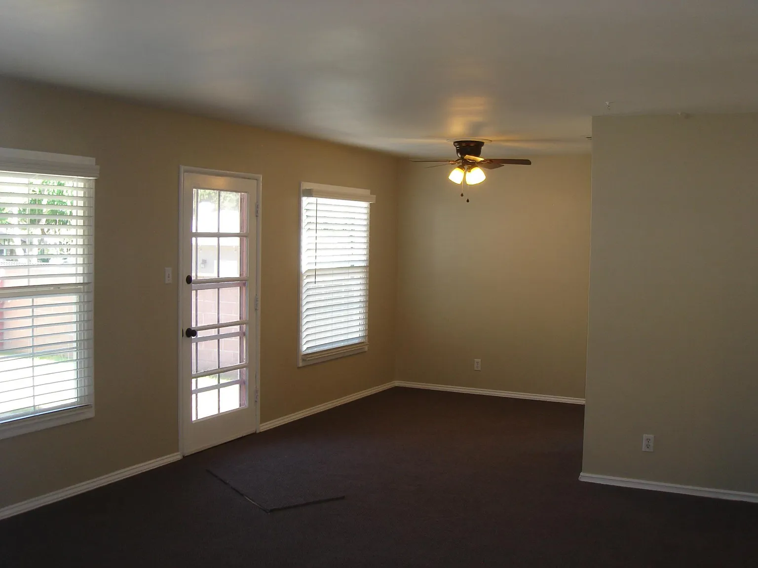 3 bed, 1010 sqft, $3,100 — Photo 2