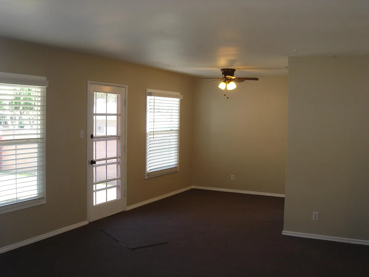 Building Photo - 598 N Quince Ave