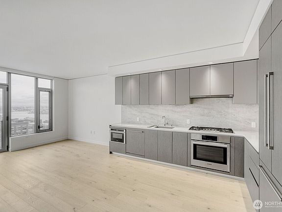 4th image of 2510 6th Avenue #2309
