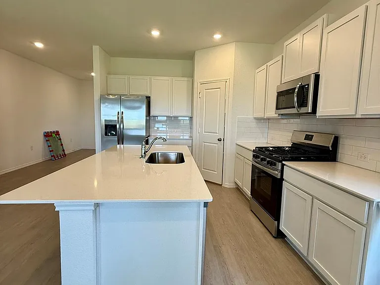 306 Camargue Dr — Photo 29
