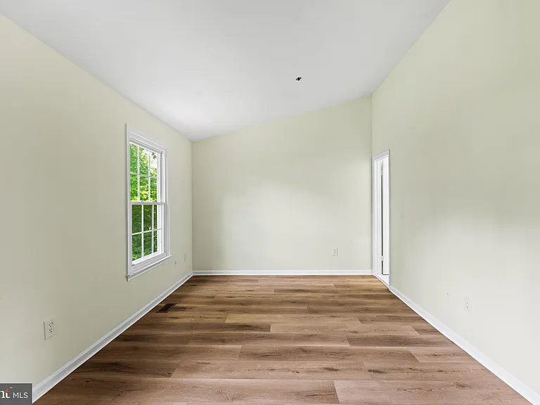 2615 Chivalry Ct — Photo 33