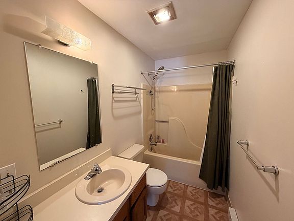 2nd image of 547 Naugatuck Ave #B