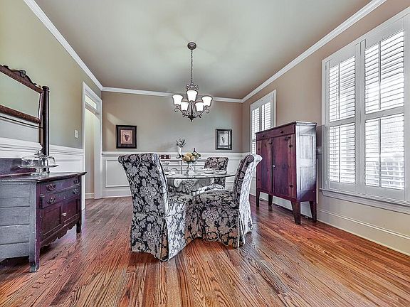 4th image of 601 Walker Ct
