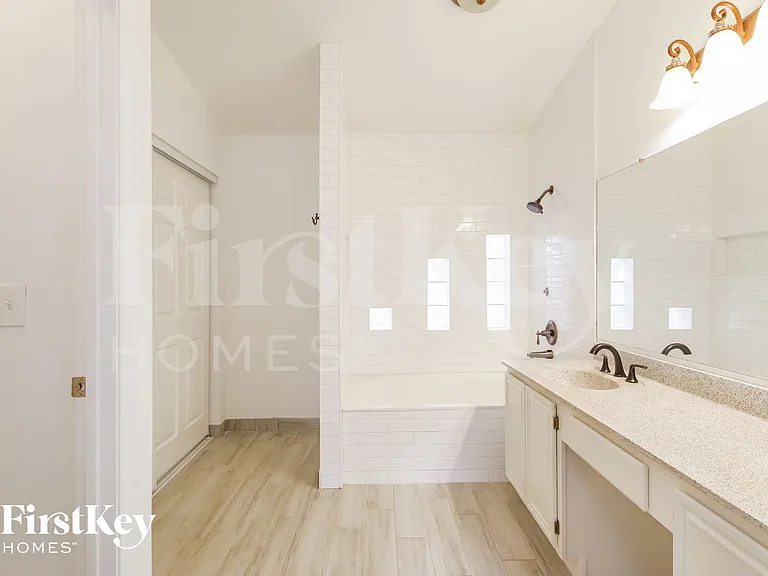 1622 E Villa Theresa Dr — Photo 10
