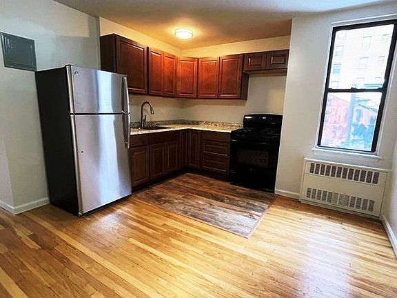 3rd image of 416 E 85th St #6A