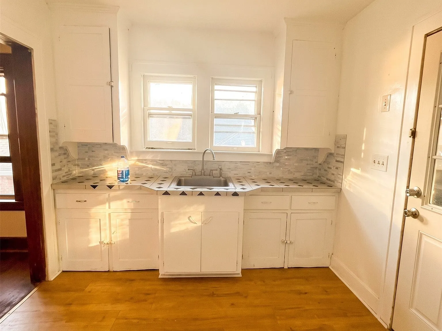 2 bed, 1.0 bath, 1000 sqft, $1,650 — Photo 2
