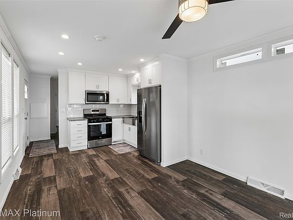 4th image of 24 Sunset Ln
