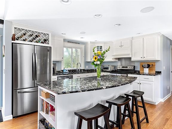 4th image of 17 Gentian Dr