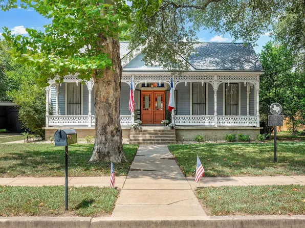 1216 Live Oak St, Columbus, TX 78934