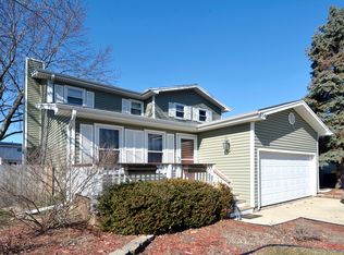 854 Shenandoah Dr, Carol Stream, IL 60188