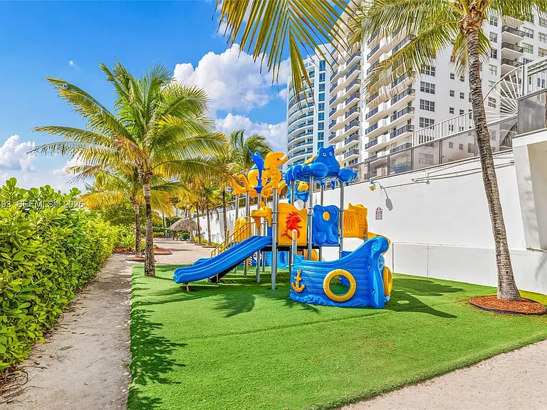 6039 Collins Ave #1206 — Photo 22