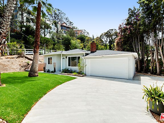2nd image of 374 Entrada Dr