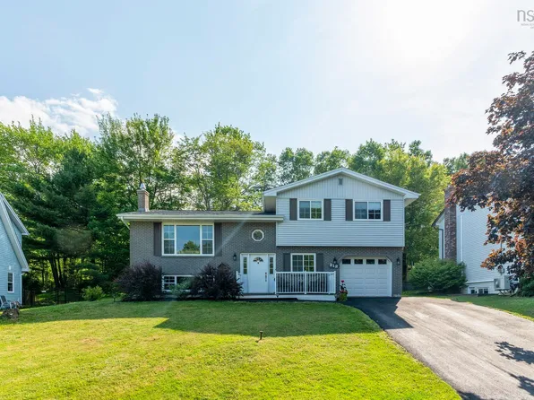212 Hallmark Ave, Lower Sackville, NS B4C 3R3