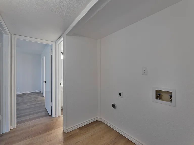 6800 Elliot Ct — Photo 14