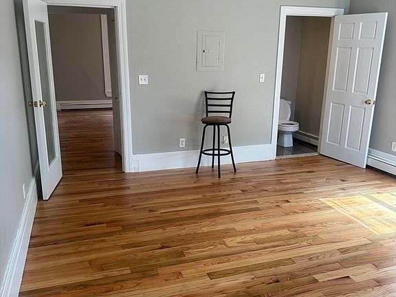 5th image of 99 Laighton St APT 2
