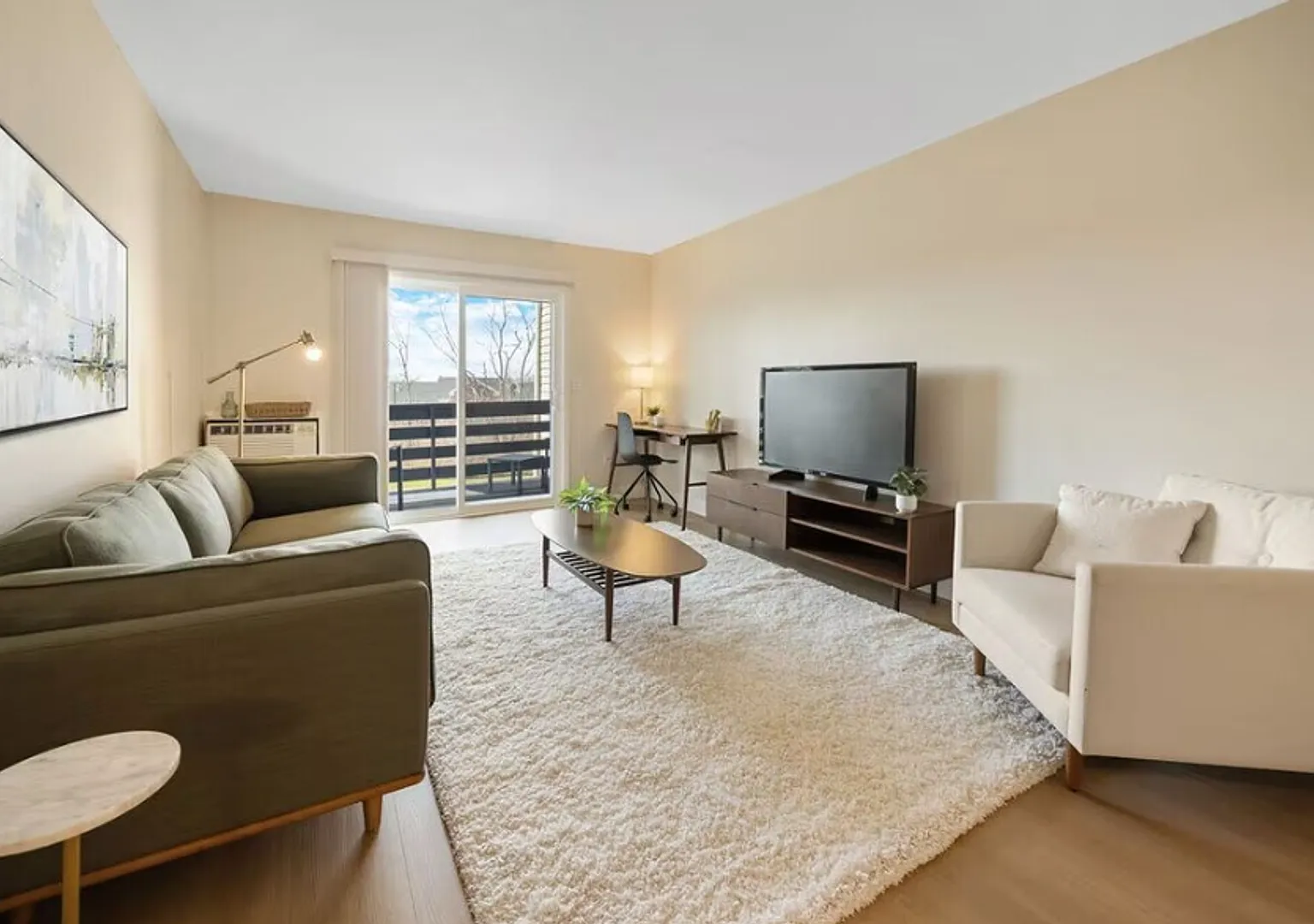 Wellington Manor Apartments — Photo 2