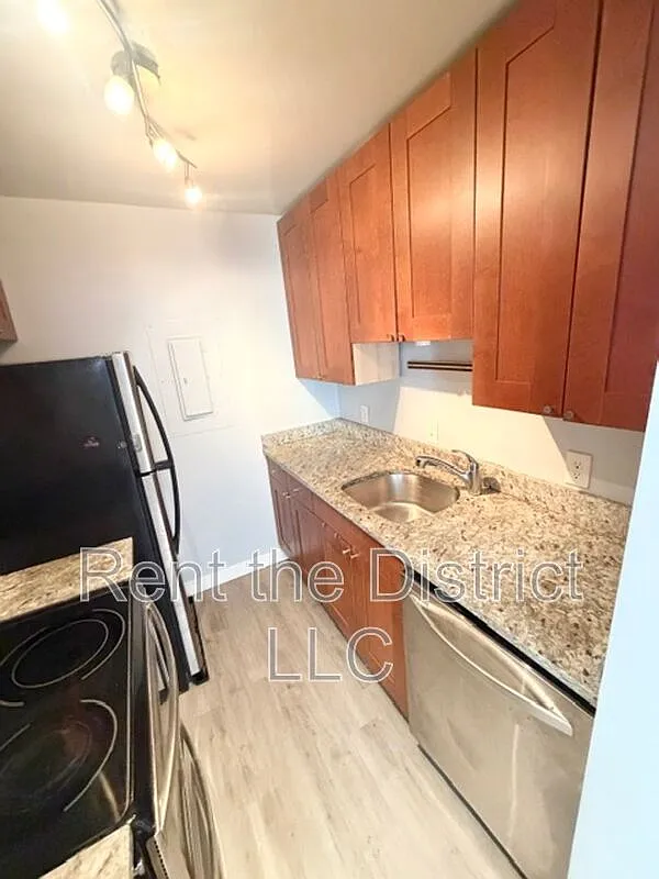 2 bed, 1.0 bath, 716 sqft, $3,250 — Photo 3