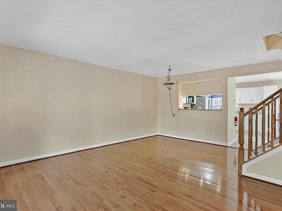 3rd image of 1917 Cross Trails Rd