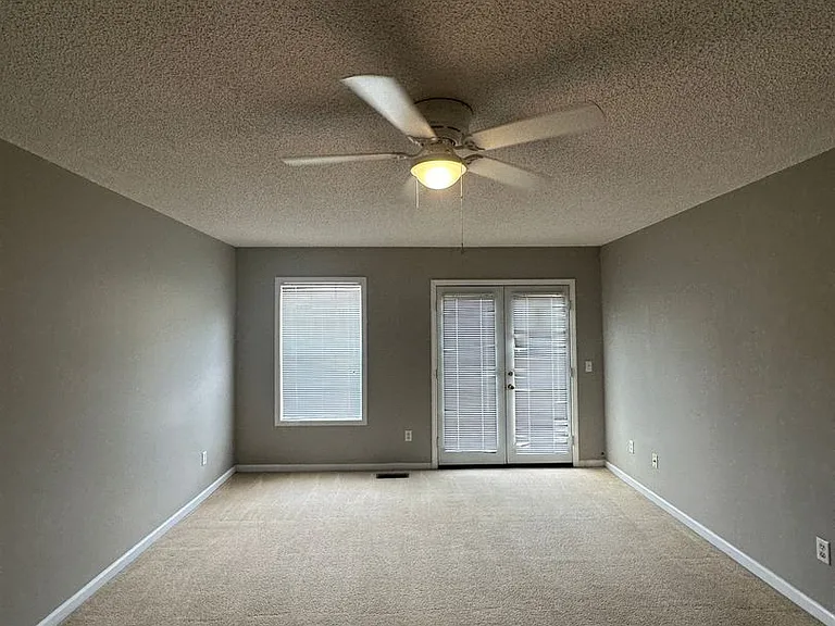 206 Foxchase Ln — Photo 15