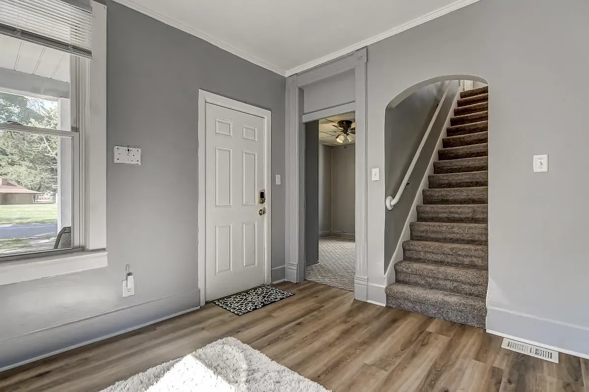3 bed, $1,300 — Photo 1