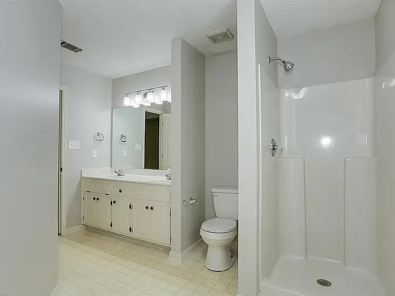 3 bed, 2.5 bath, 1799 sqft, $1,900 — Photo 3