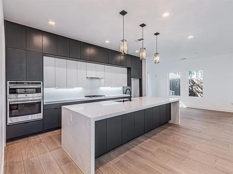 4319 Sylvester St — Photo 11