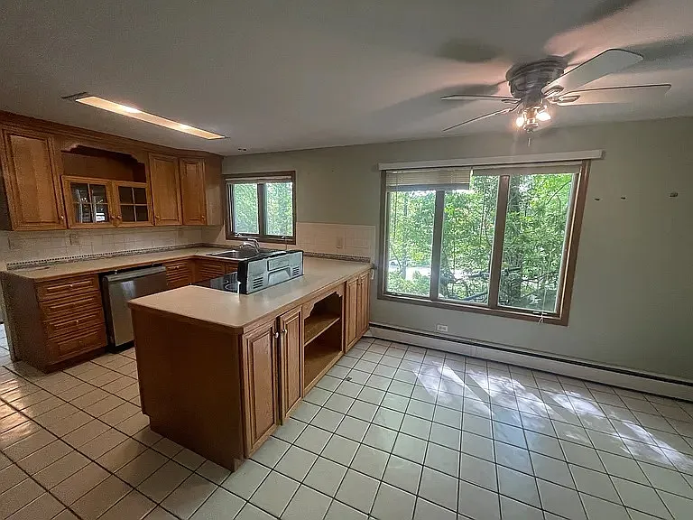 4 bed, $3,290 — Photo 3