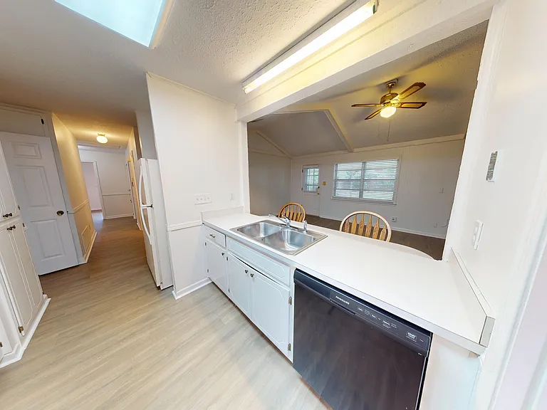 1212 Hillman St — Photo 8