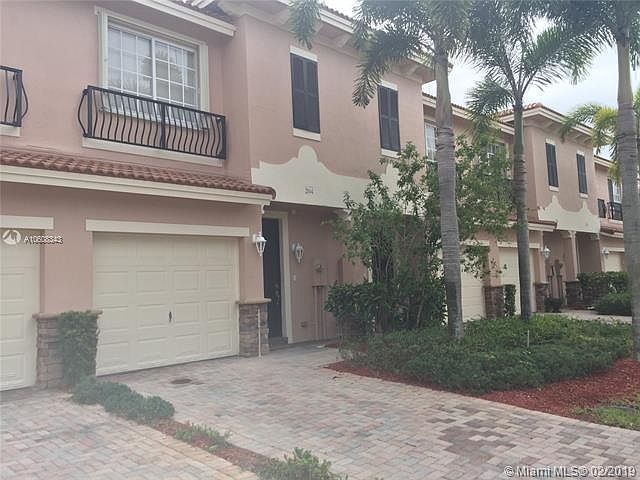 1st image of 204 Las Brisas Cir #204