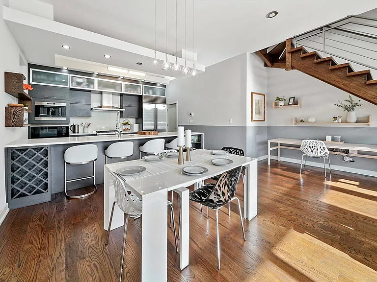 1113 N Ashland Ave #1 — Photo 4