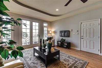 3rd image of 2734 N Wolcott Ave #101