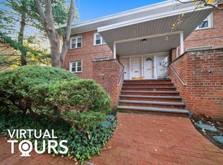 200 Middle Neck Rd, Great Neck, NY 11021