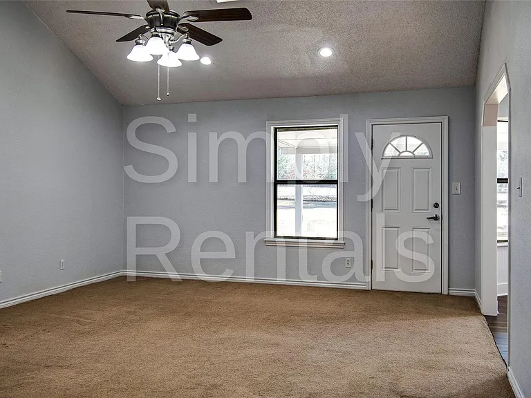 182 County Road 2426 — Photo 3
