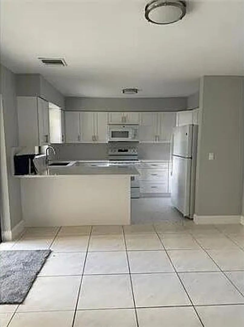 4905 Alder Drive D, West Palm Beach (Unincorporated) , FL 33417 - 3219 — Photo 2