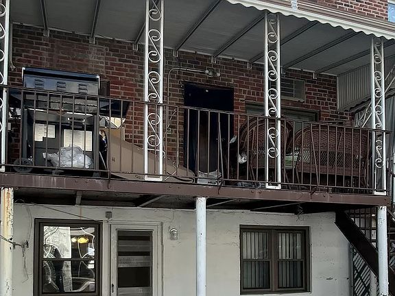 4th image of 2211 E 2nd St