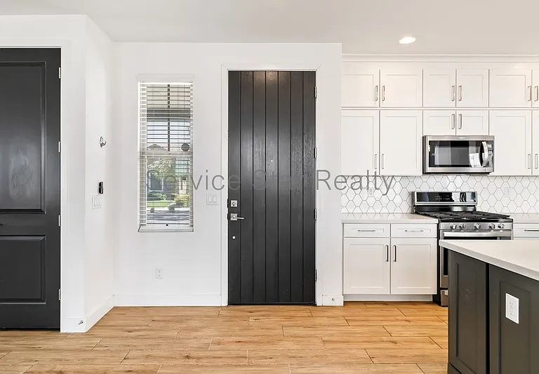 25312 N 20th Ave — Photo 3