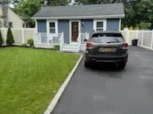 84 Oxhead Road, Centereach, NY 11720