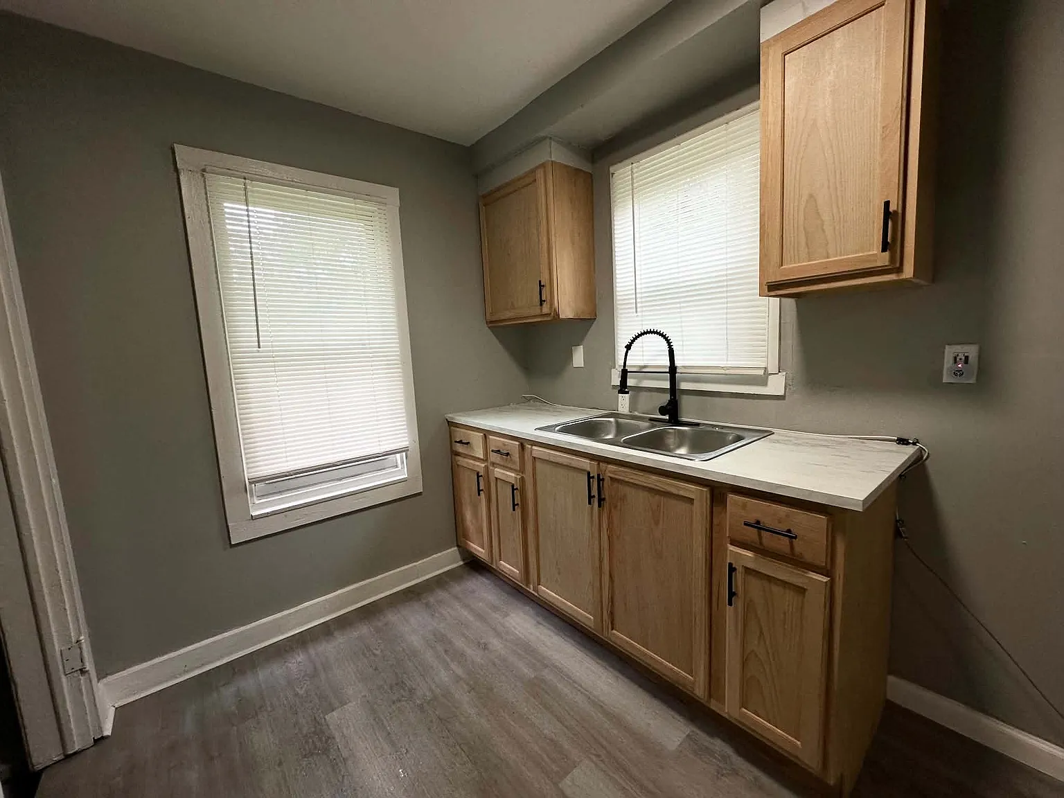 3 bed, 1082 sqft, $1,300 — Photo 2