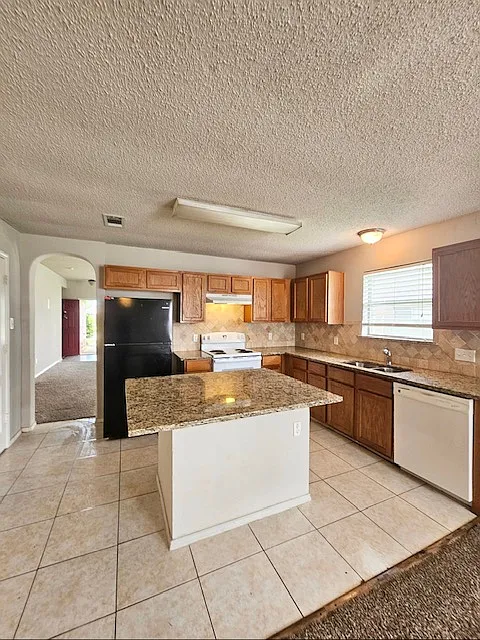 Building Photo - 1205 Meadowgate Dr