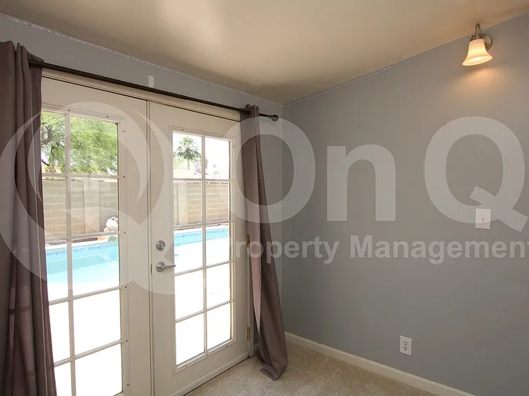 425 E Continental Dr — Photo 10