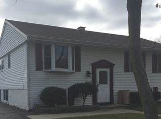 612 Springbrook Dr, Aurora, IL 60506